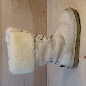 UGG Australia Montclair 1892 Lace-up Boots In A Light Tan or Sand Color